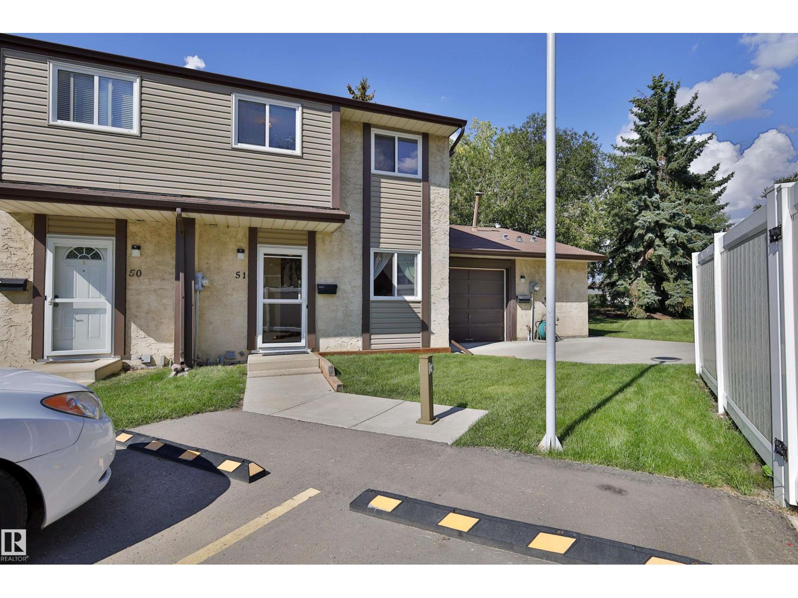 Photo 3 of 51 10453 20 Av Nw, Edmonton AB