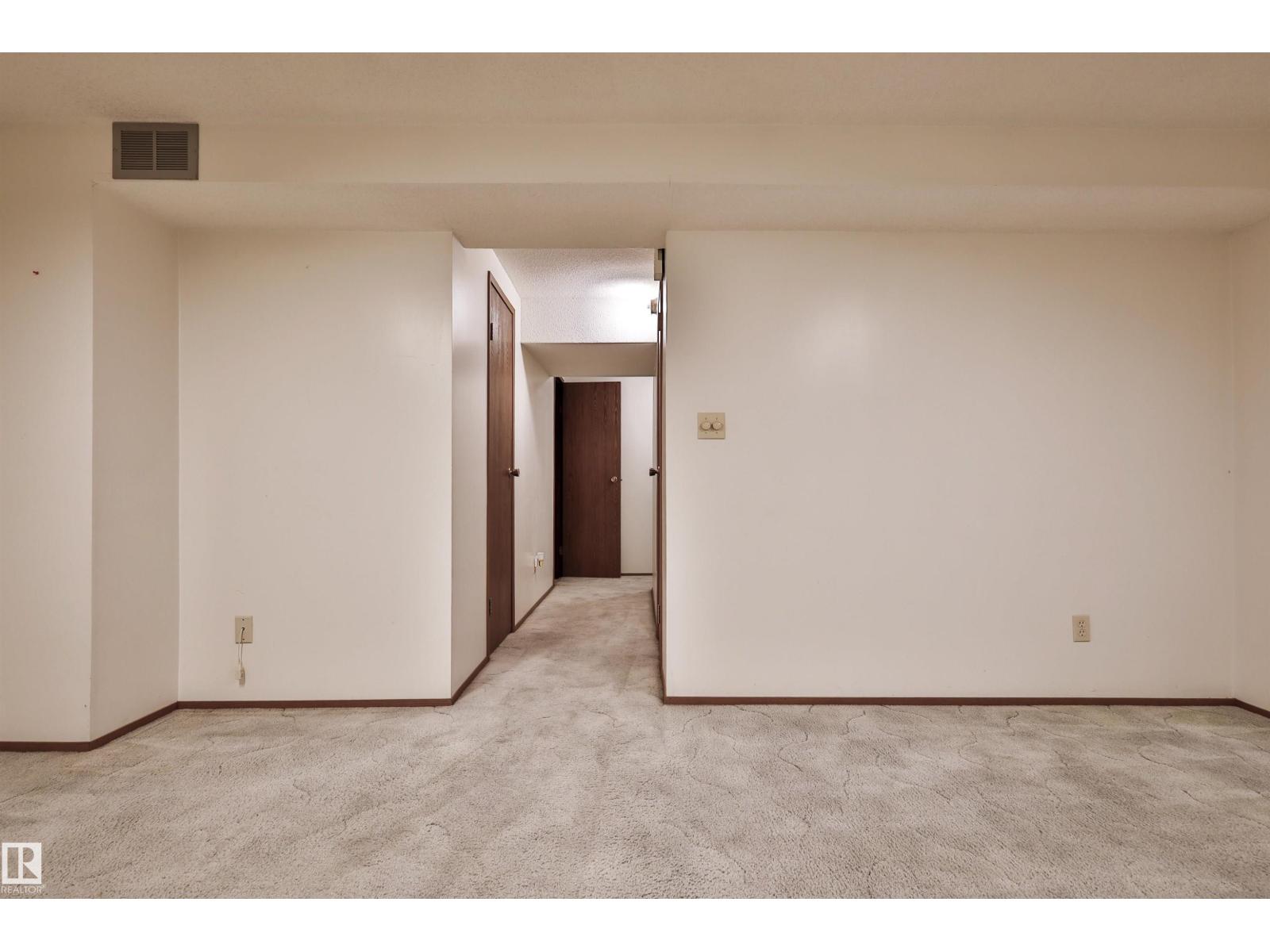 Photo 31 of 51 10453 20 Av Nw, Edmonton AB