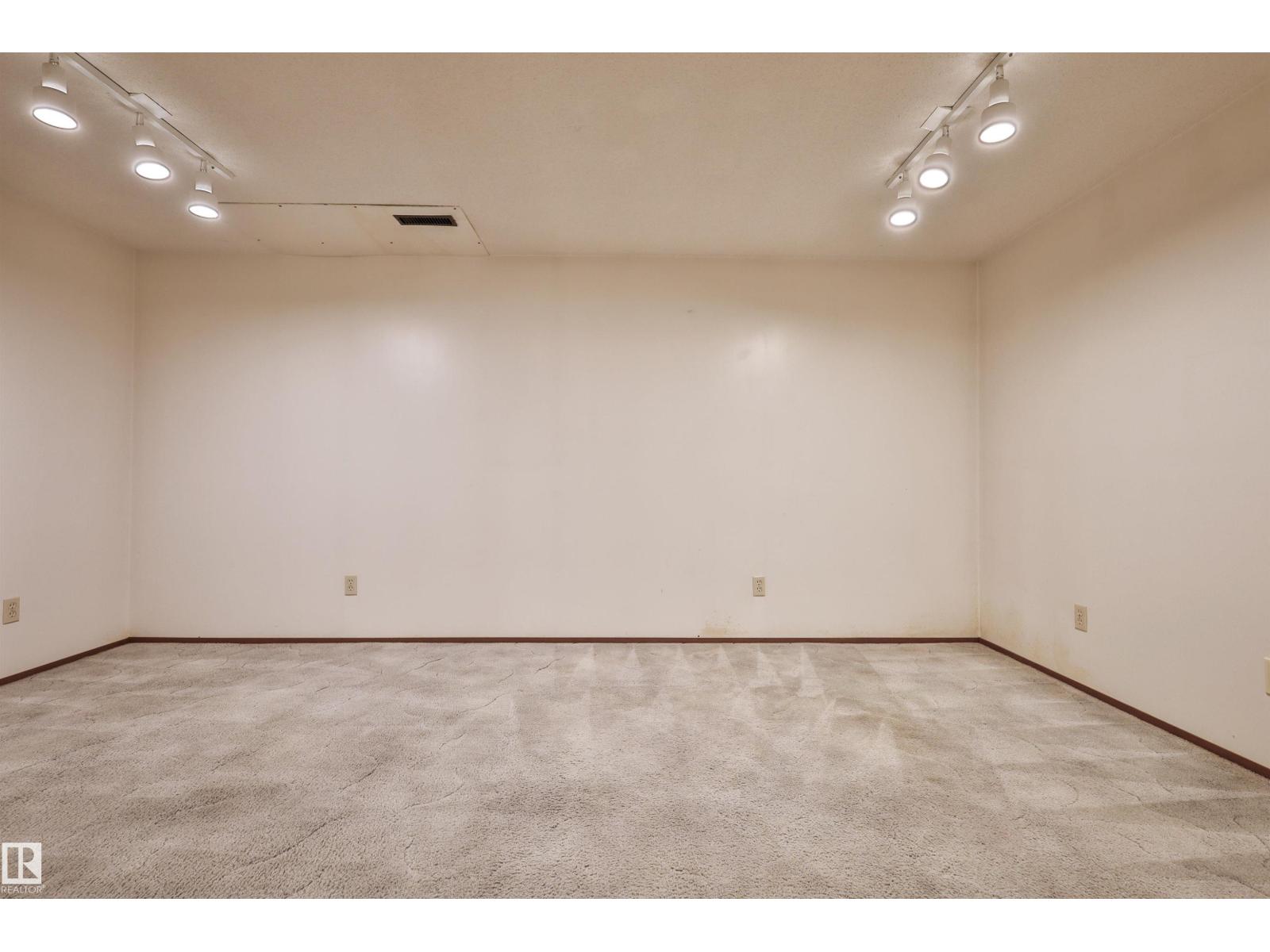 Photo 32 of 51 10453 20 Av Nw, Edmonton AB