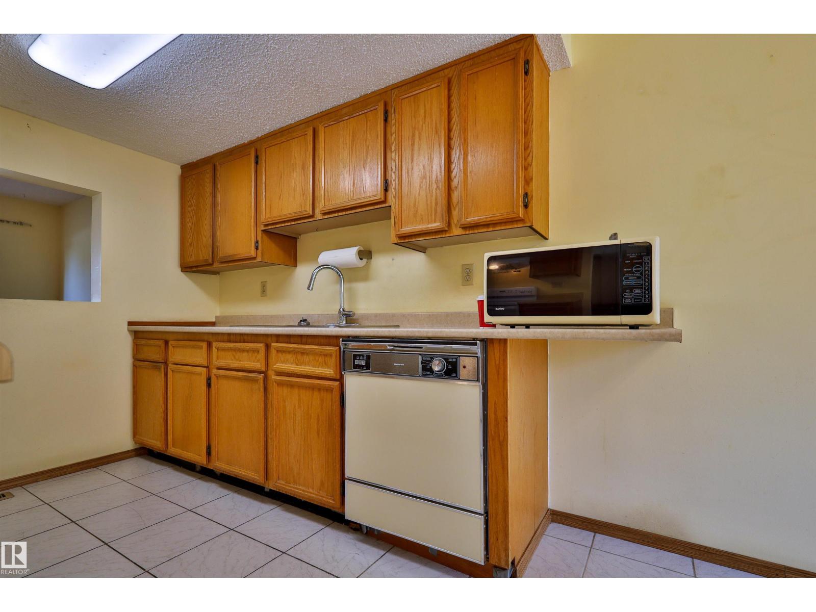 Photo 5 of 51 10453 20 Av Nw, Edmonton AB