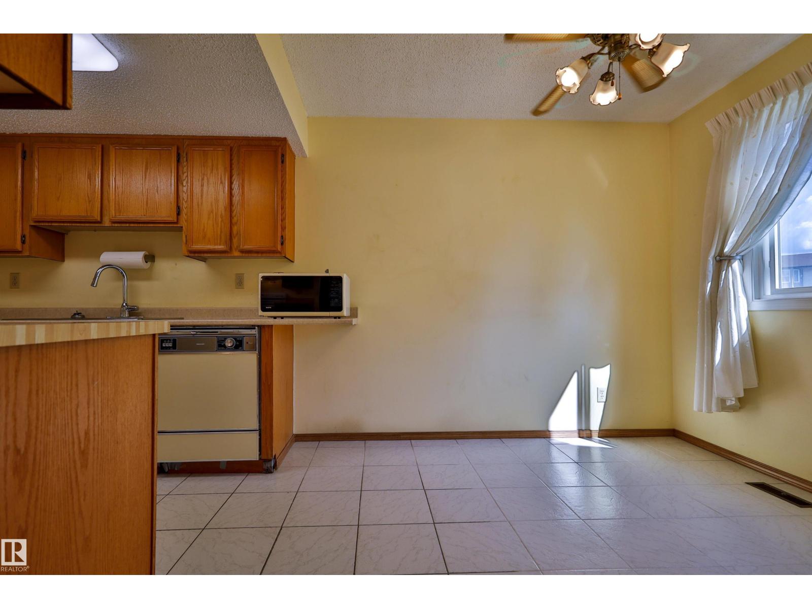 Photo 6 of 51 10453 20 Av Nw, Edmonton AB