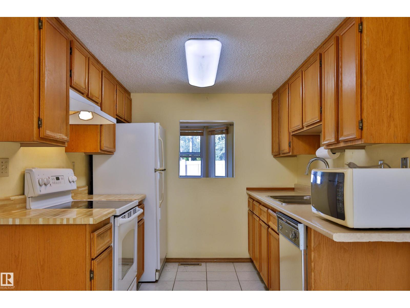 Photo 8 of 51 10453 20 Av Nw, Edmonton AB