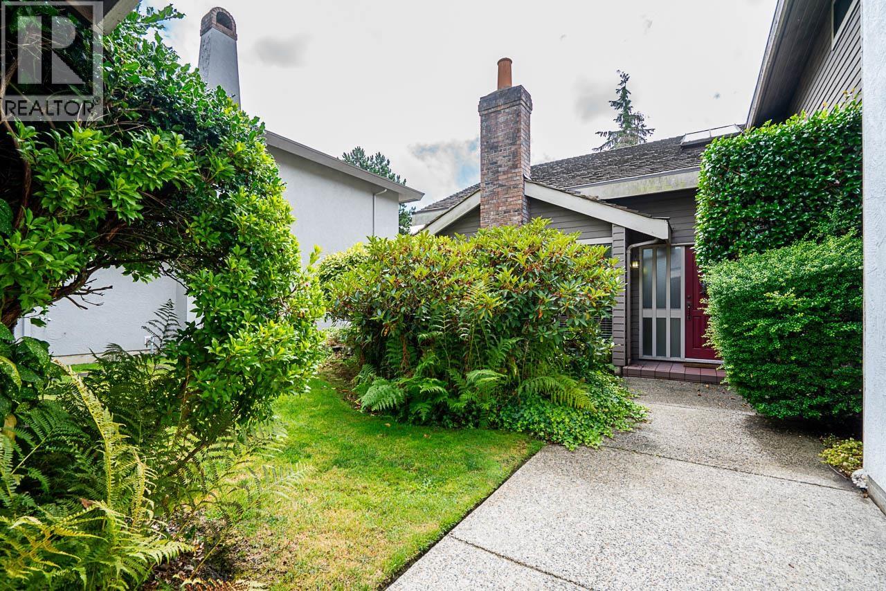 Photo 3 of 6600 Juniper Drive, Richmond BC