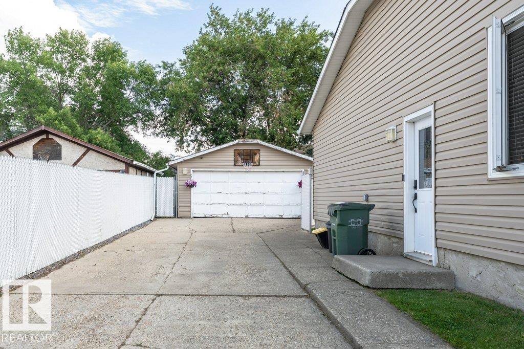 Photo 7 of 3405 39 St, Leduc AB