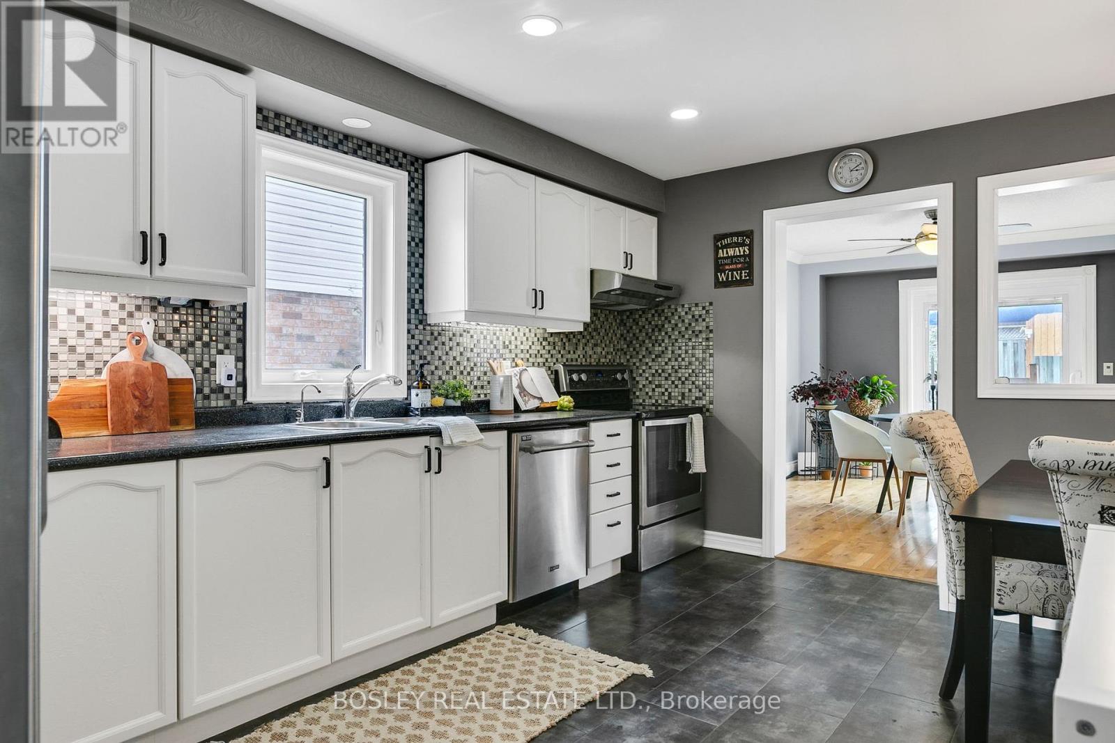 Photo 13 of 44 Hooper Square, Clarington ON