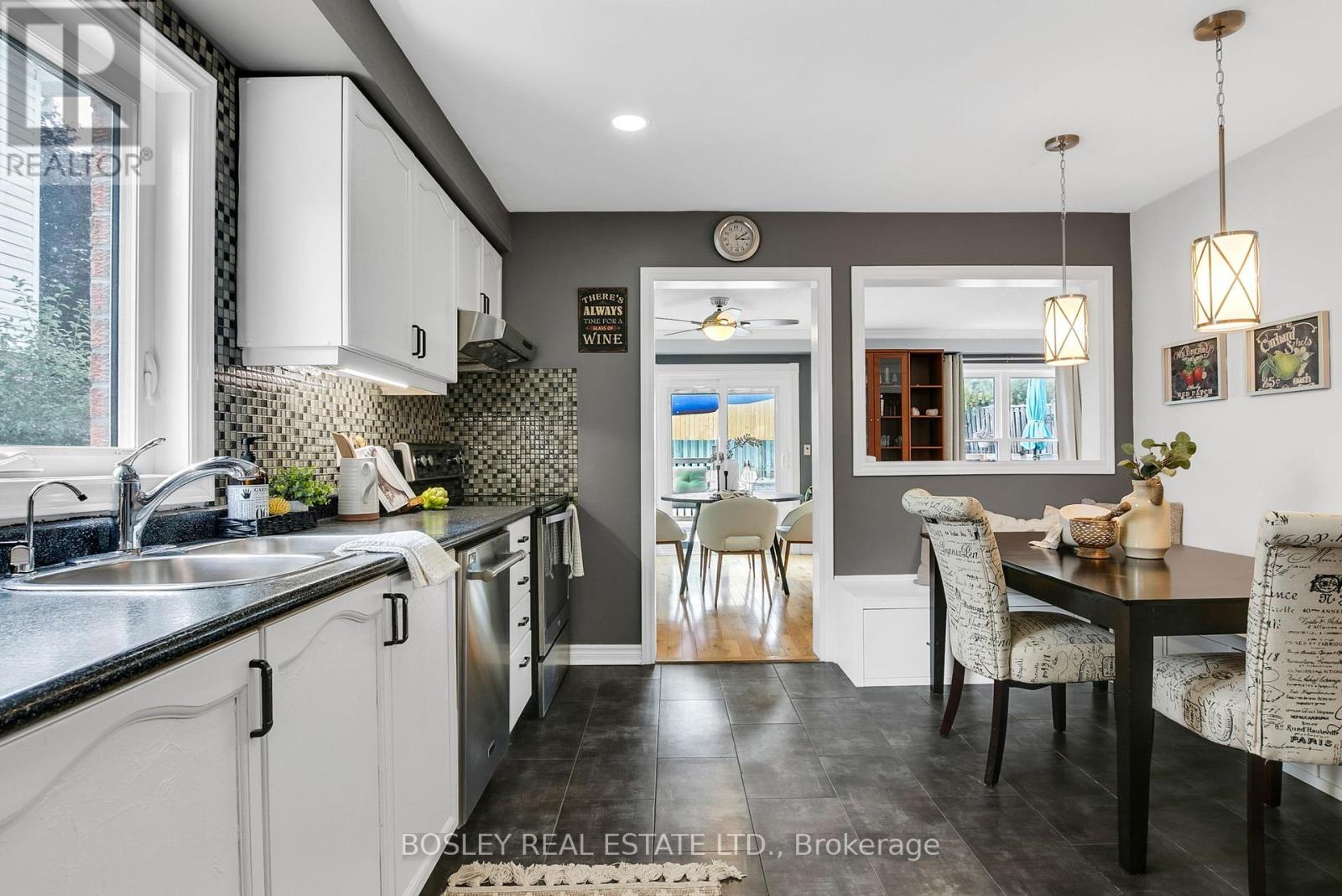 Photo 14 of 44 Hooper Square, Clarington ON