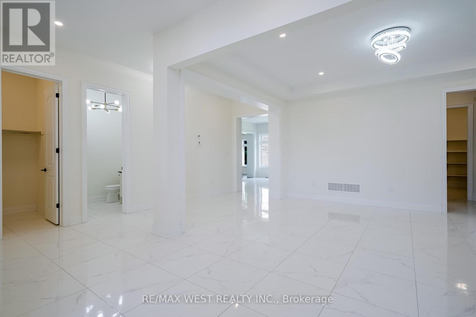 Photo 10 of 106 Silk Twist Drive, East Gwillimbury ON