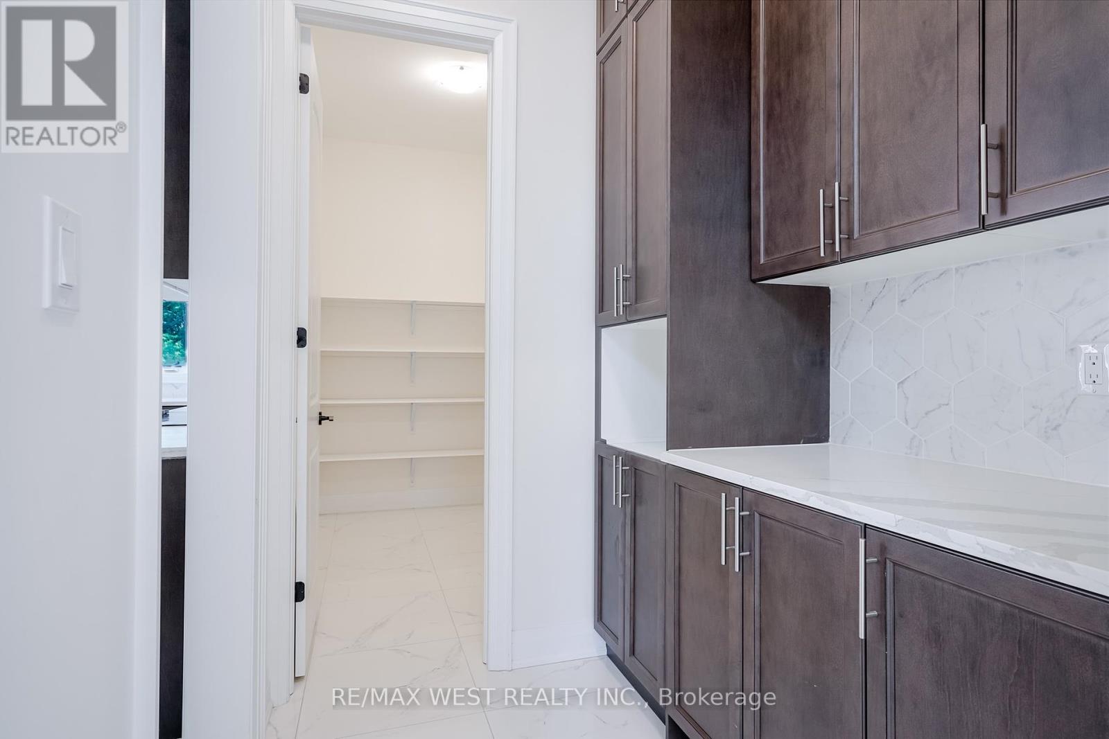 Photo 12 of 106 Silk Twist Drive, East Gwillimbury ON