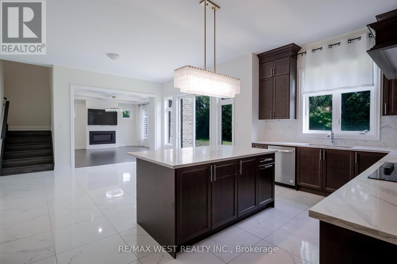 Photo 14 of 106 Silk Twist Drive, East Gwillimbury ON