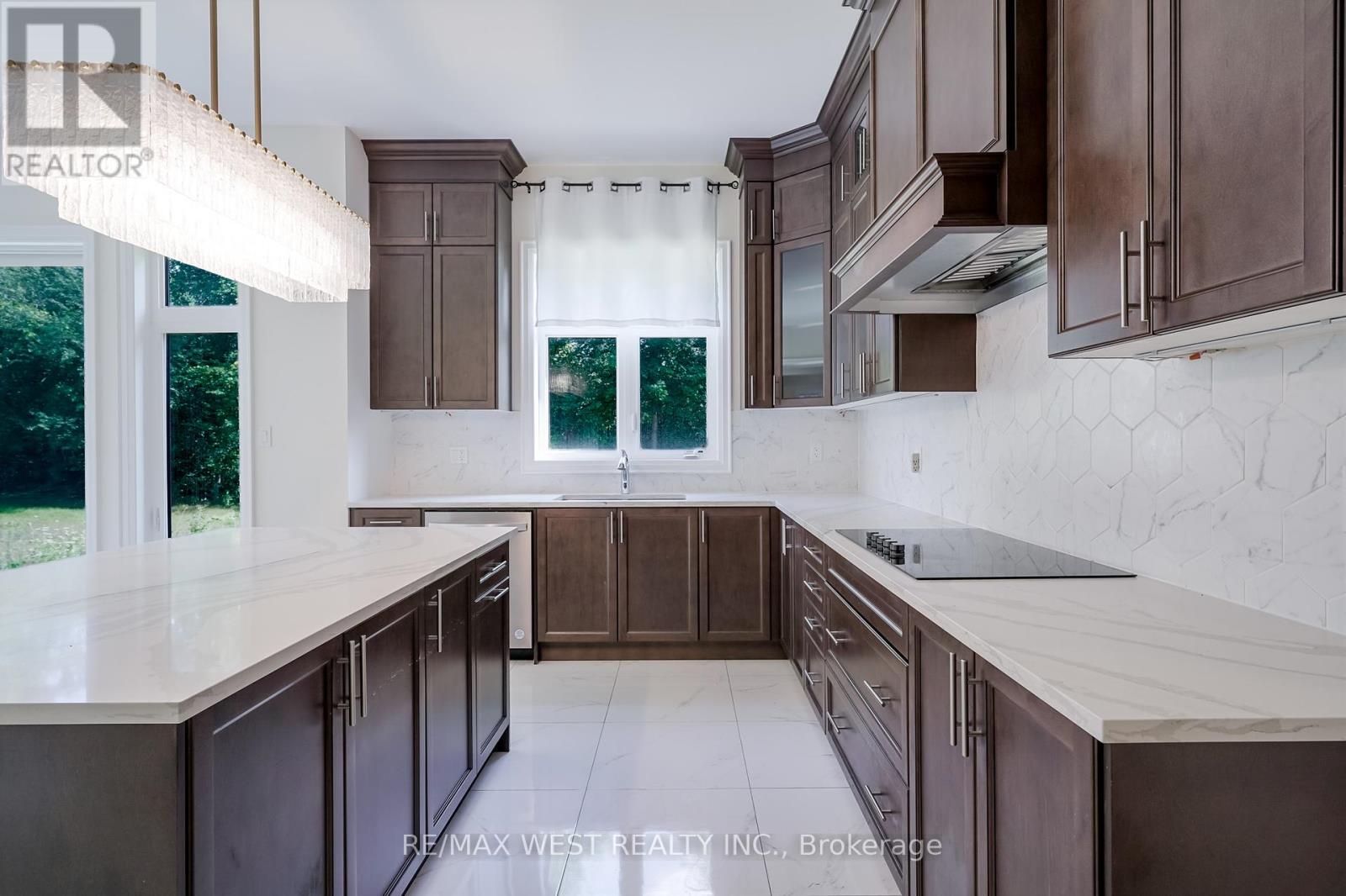 Photo 15 of 106 Silk Twist Drive, East Gwillimbury ON