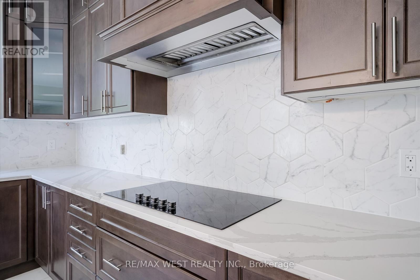 Photo 16 of 106 Silk Twist Drive, East Gwillimbury ON