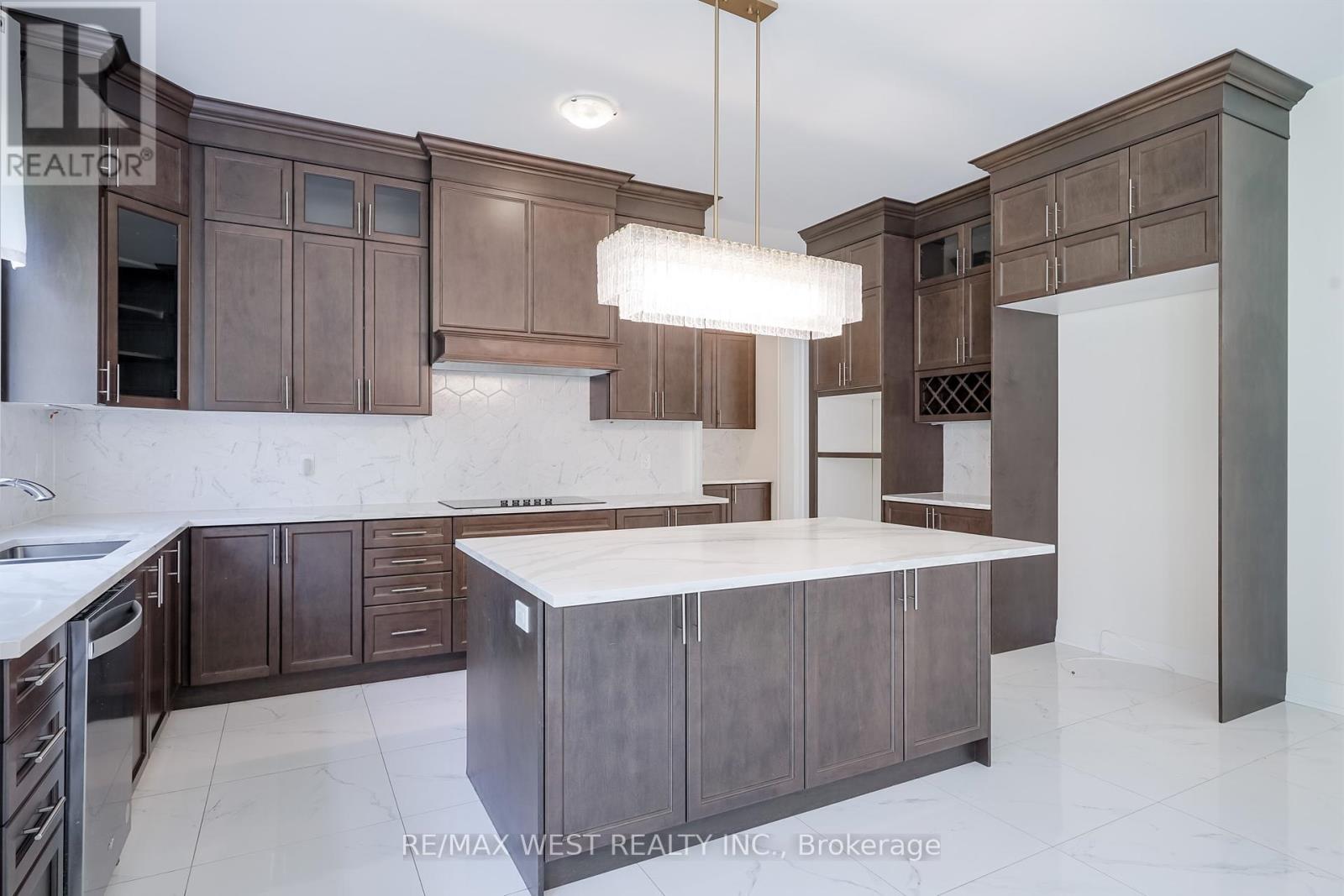 Photo 18 of 106 Silk Twist Drive, East Gwillimbury ON