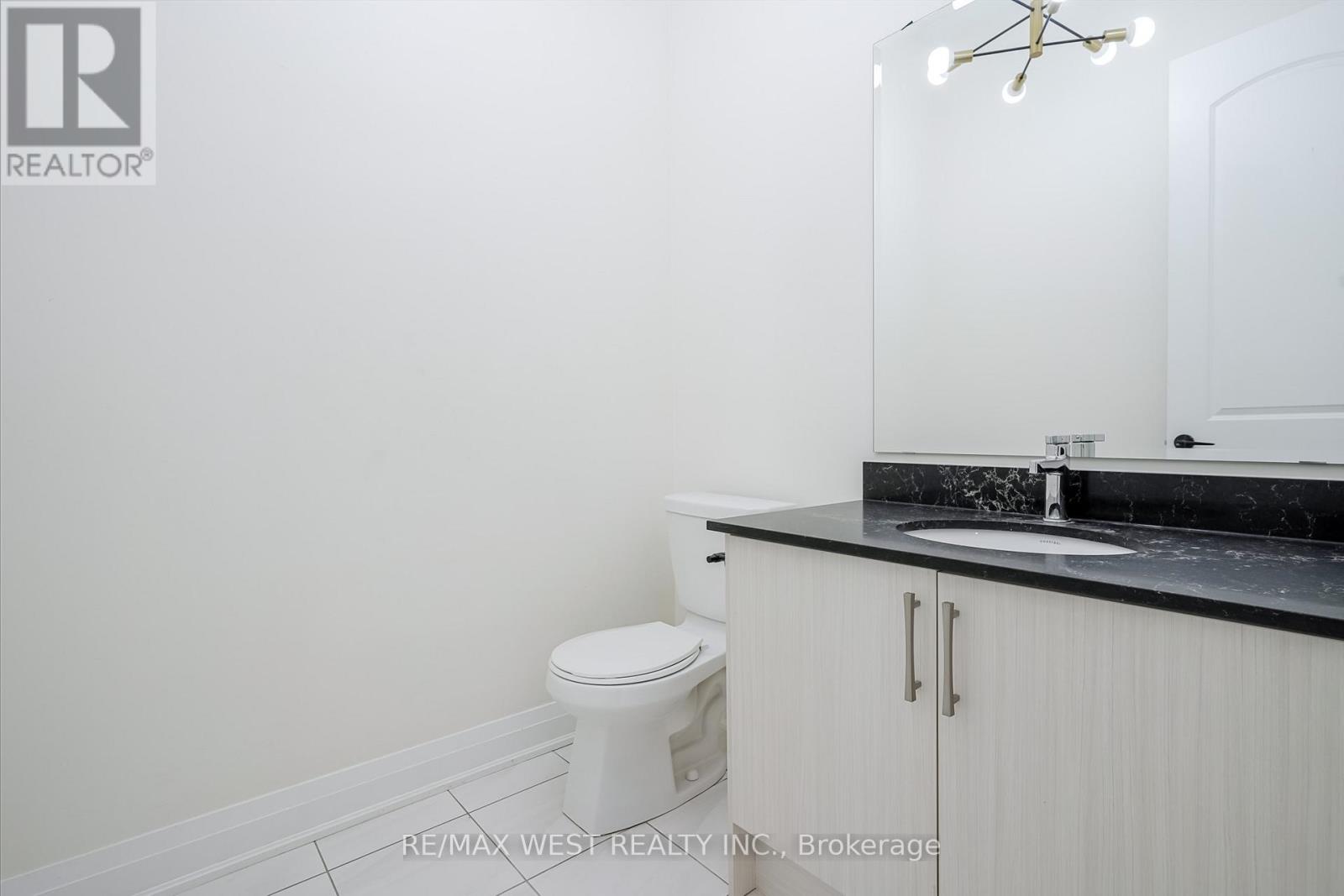 Photo 25 of 106 Silk Twist Drive, East Gwillimbury ON