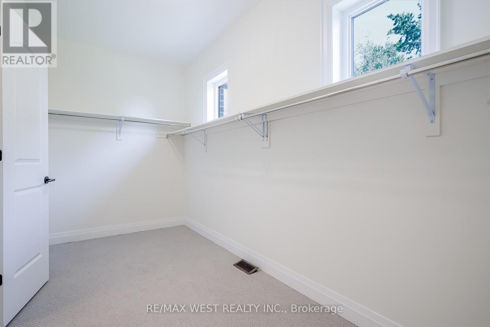 Photo 26 of 106 Silk Twist Drive, East Gwillimbury ON