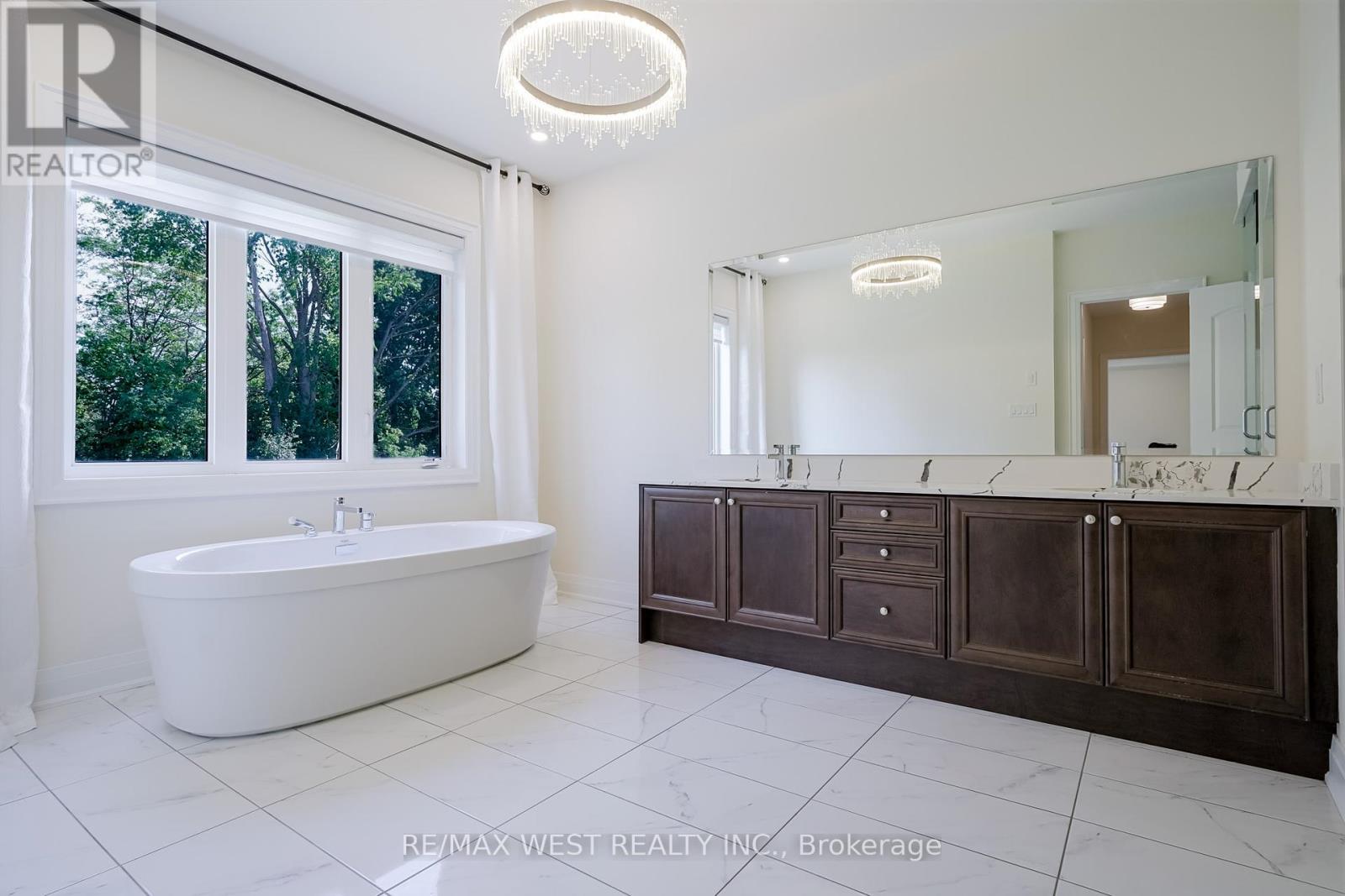 Photo 30 of 106 Silk Twist Drive, East Gwillimbury ON