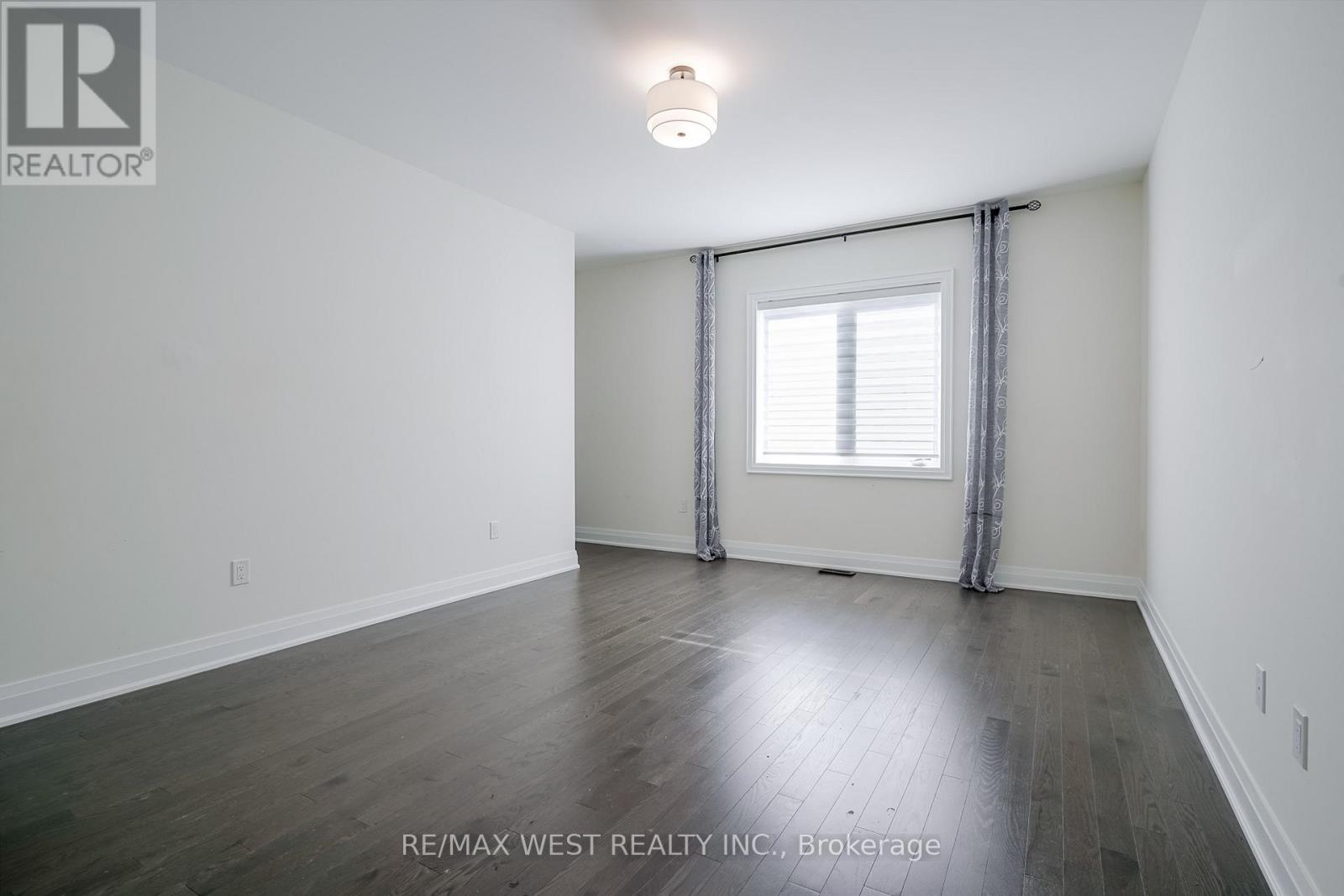 Photo 34 of 106 Silk Twist Drive, East Gwillimbury ON