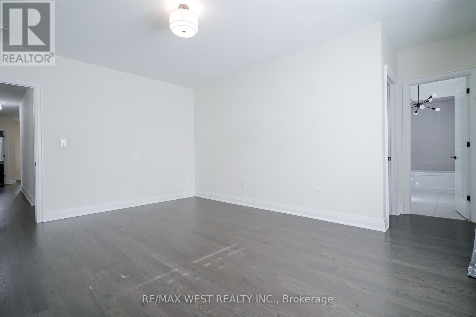 Photo 35 of 106 Silk Twist Drive, East Gwillimbury ON
