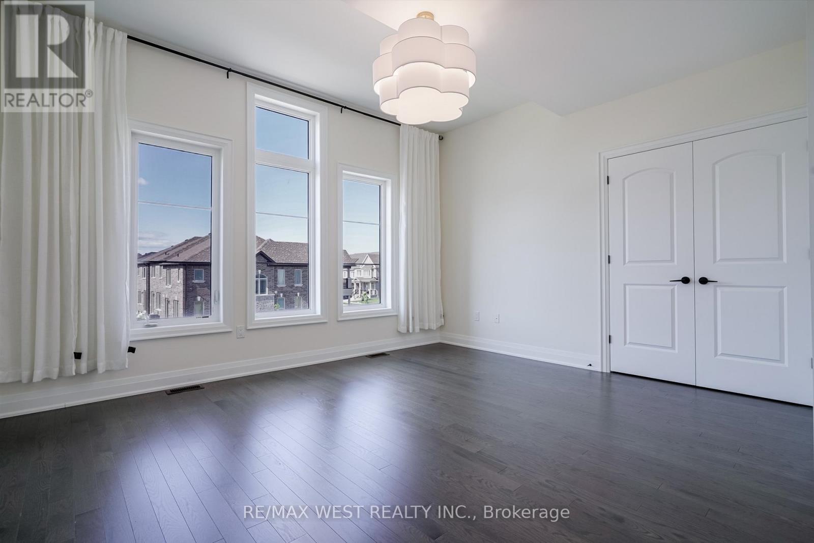 Photo 38 of 106 Silk Twist Drive, East Gwillimbury ON