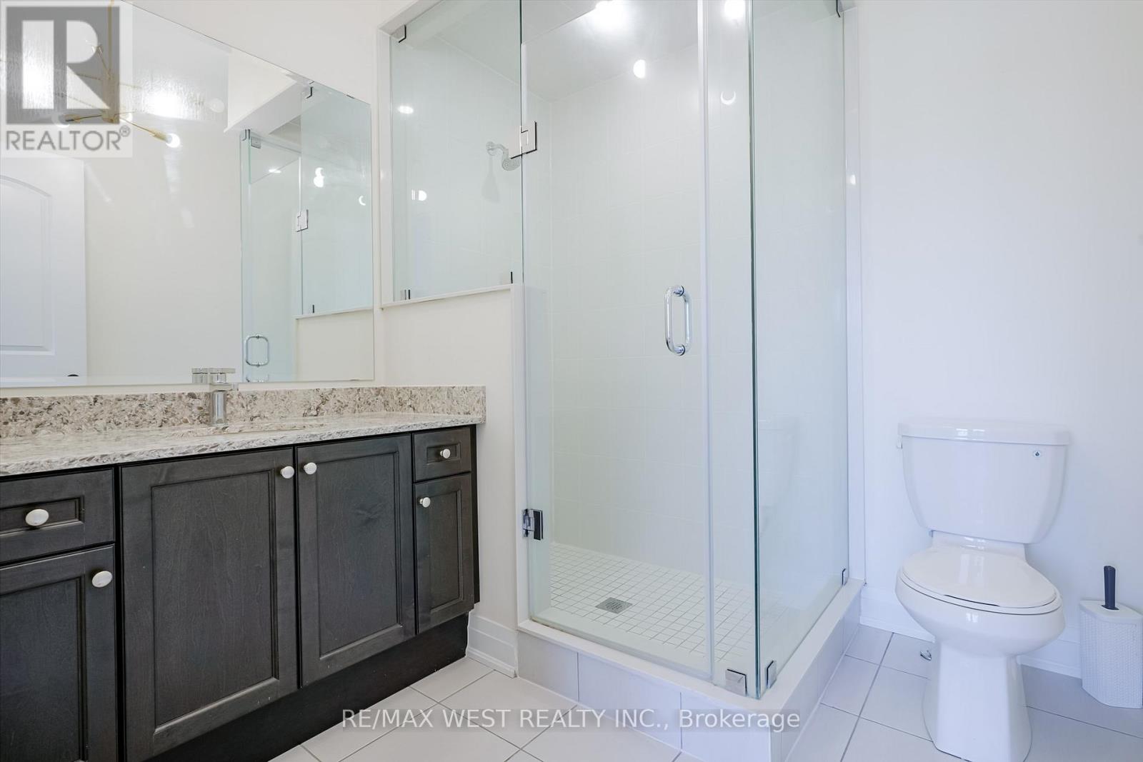 Photo 40 of 106 Silk Twist Drive, East Gwillimbury ON