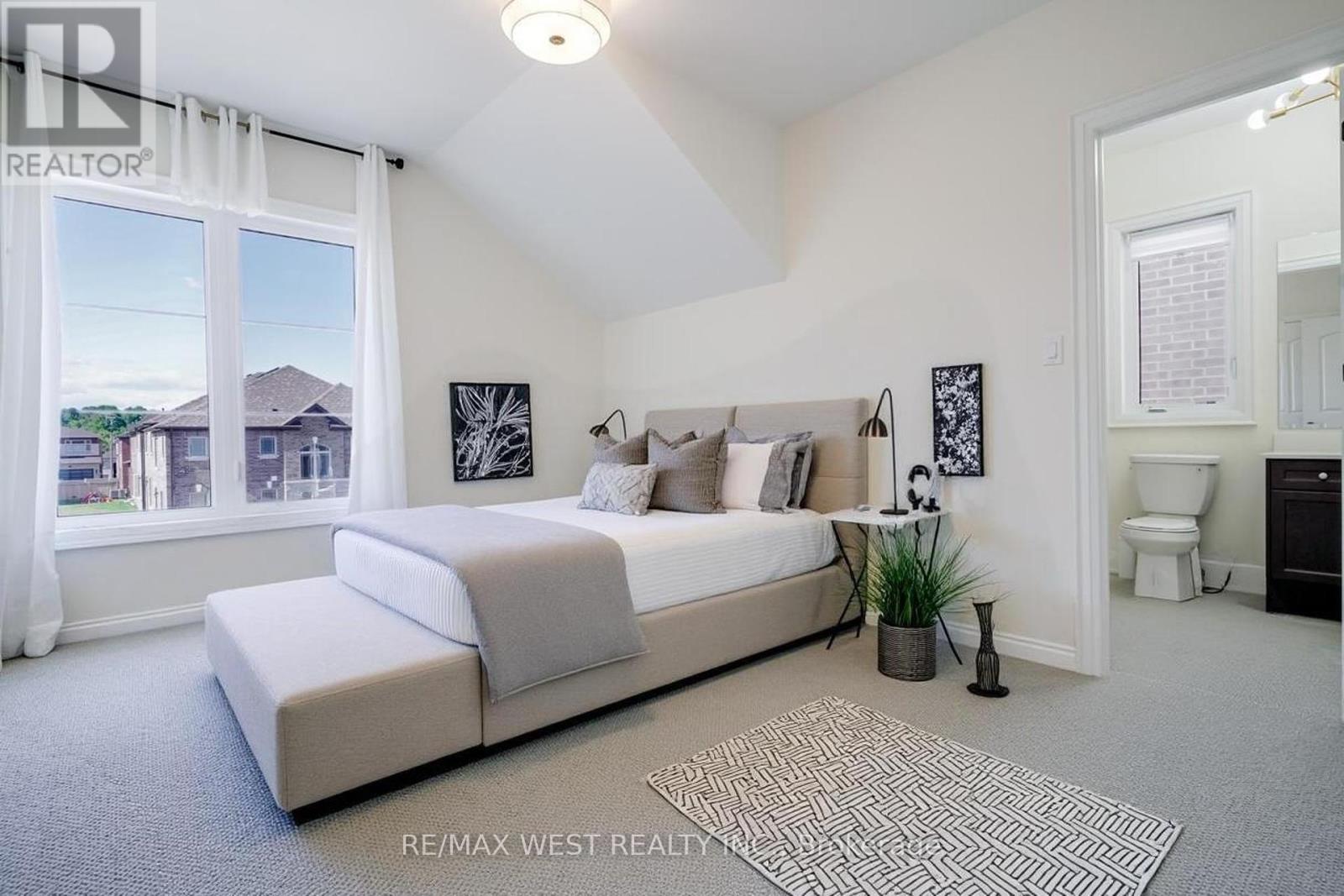 Photo 41 of 106 Silk Twist Drive, East Gwillimbury ON