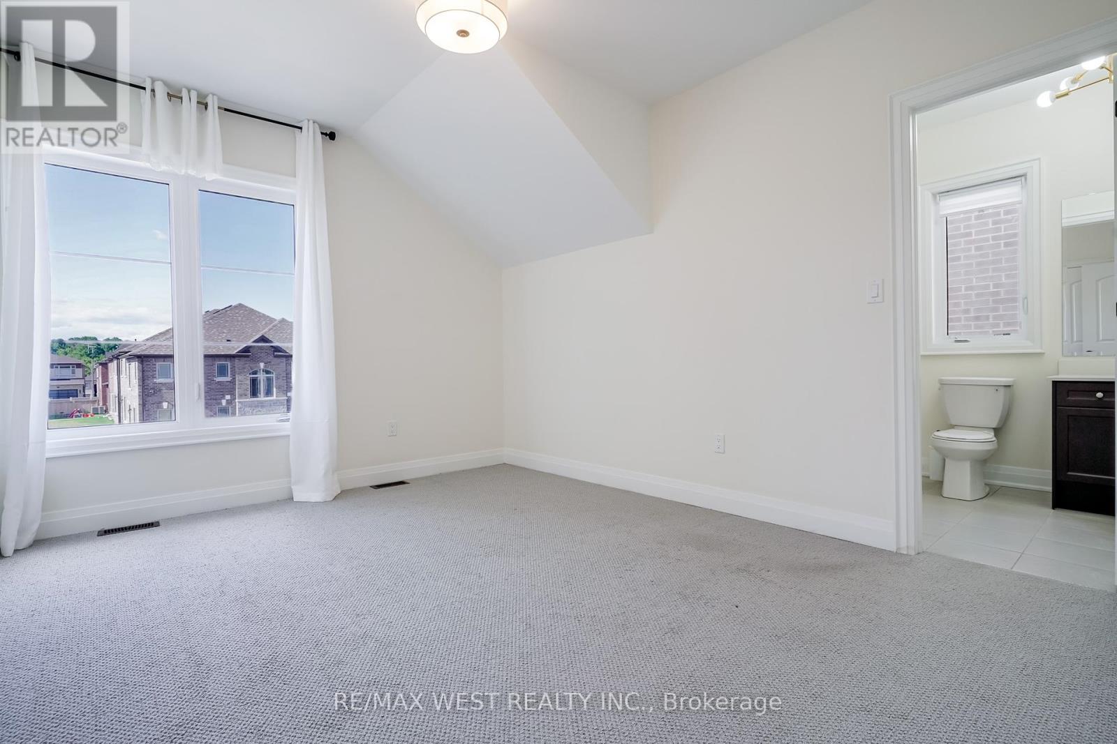 Photo 42 of 106 Silk Twist Drive, East Gwillimbury ON