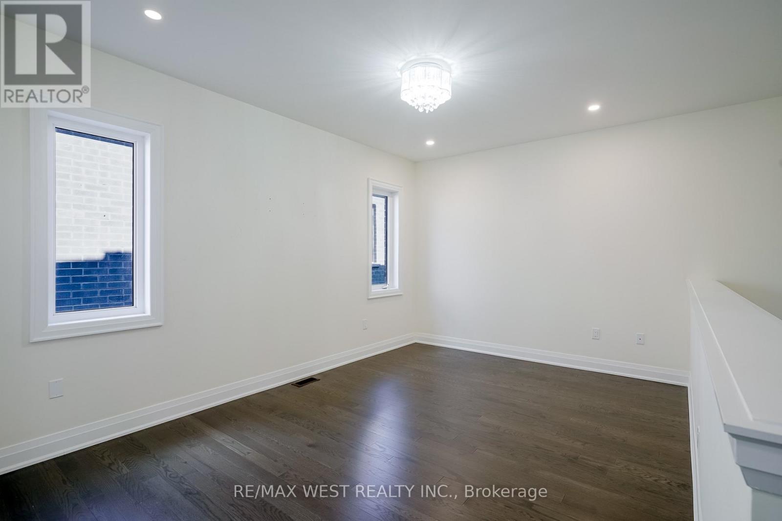 Photo 44 of 106 Silk Twist Drive, East Gwillimbury ON