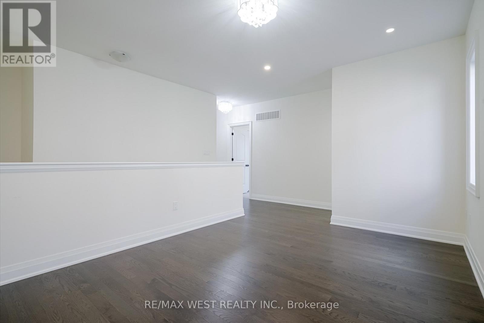 Photo 45 of 106 Silk Twist Drive, East Gwillimbury ON