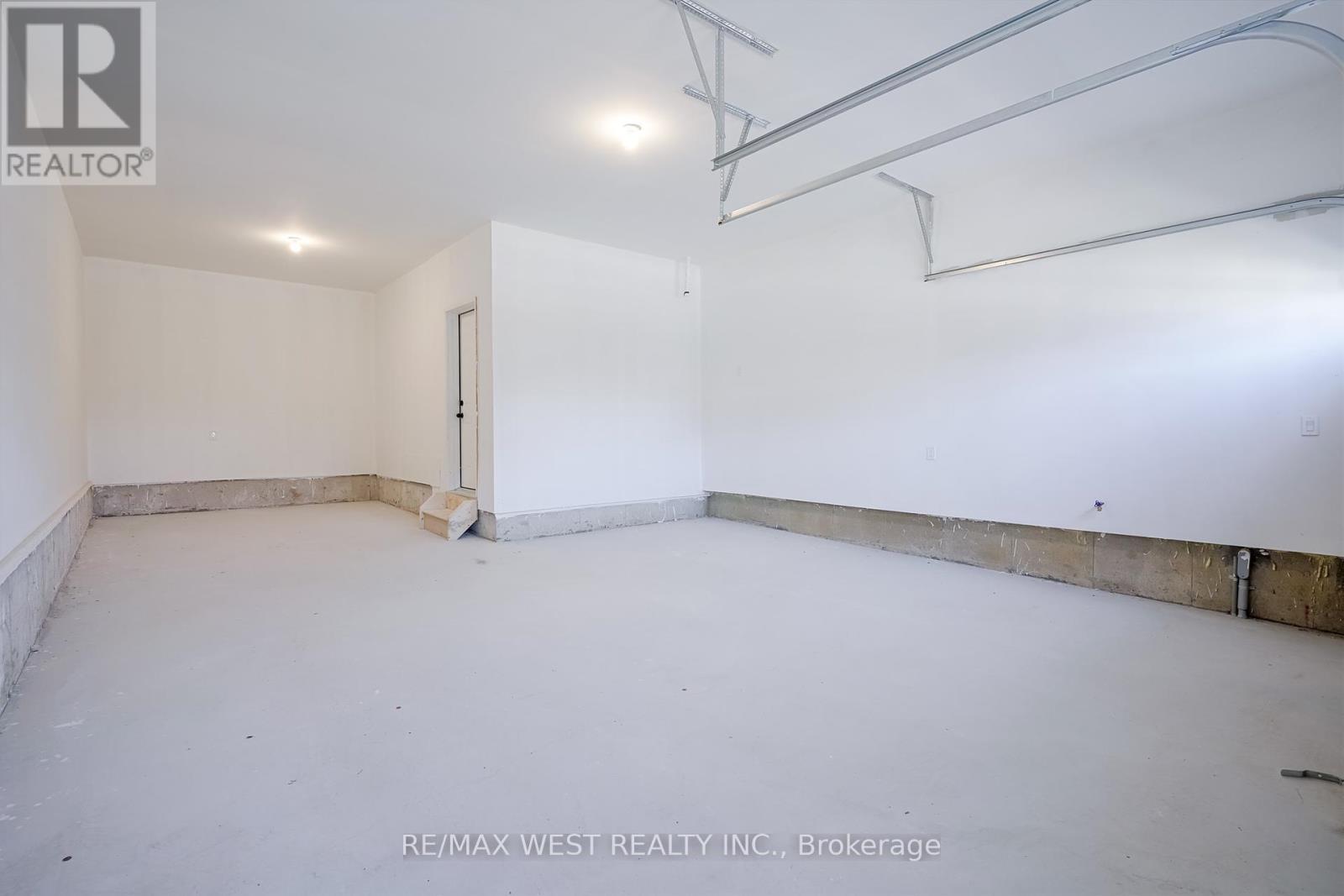 Photo 47 of 106 Silk Twist Drive, East Gwillimbury ON