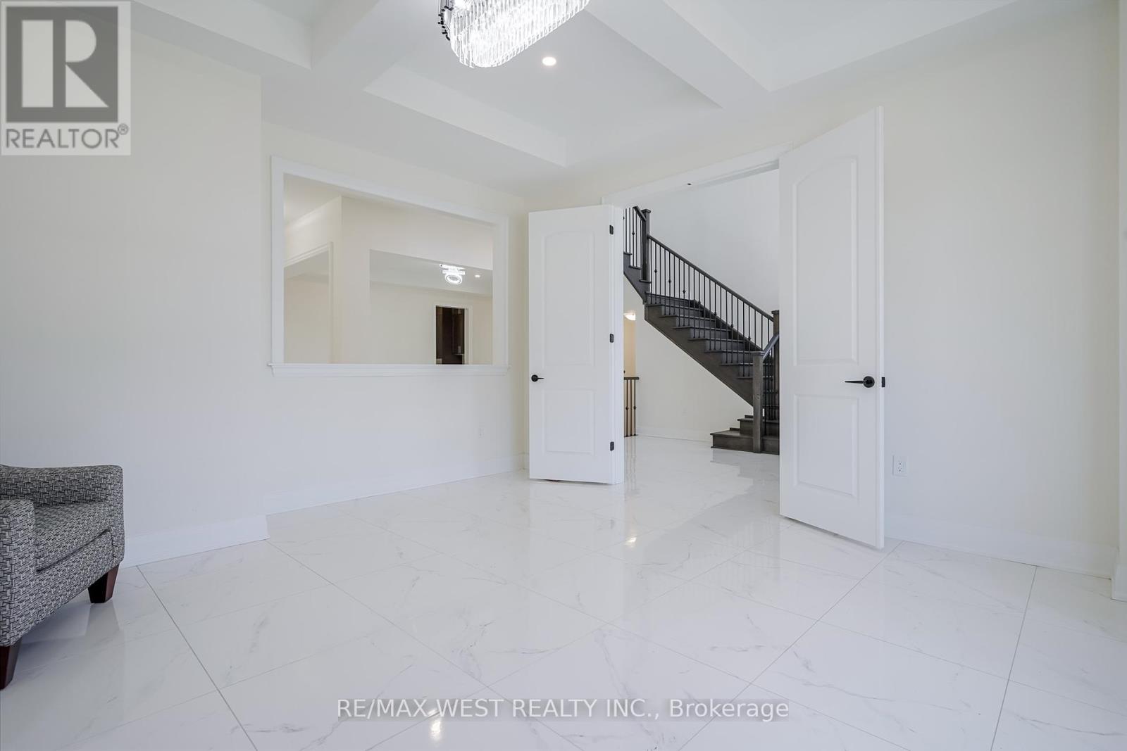 Photo 8 of 106 Silk Twist Drive, East Gwillimbury ON