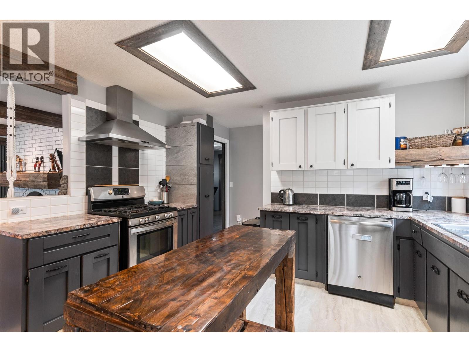 Photo 21 of 3111 5 Avenue Se, Salmon Arm BC