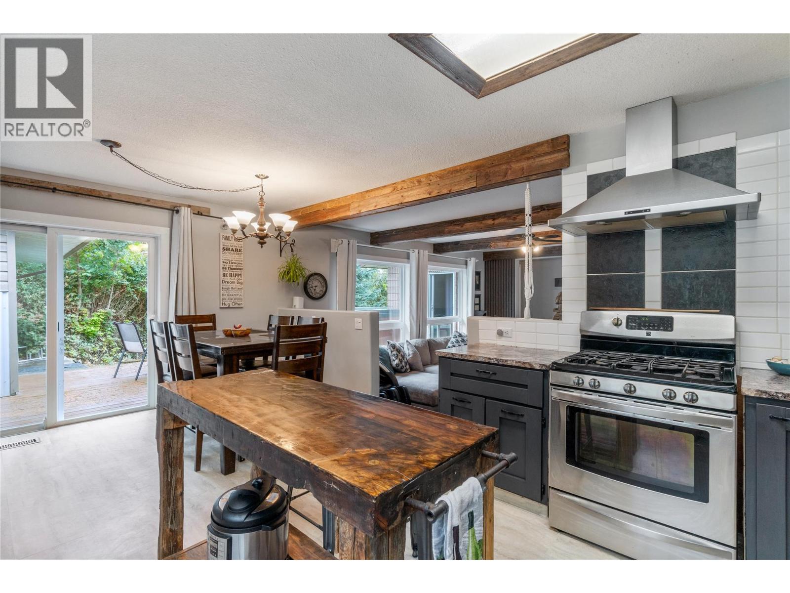 Photo 25 of 3111 5 Avenue Se, Salmon Arm BC