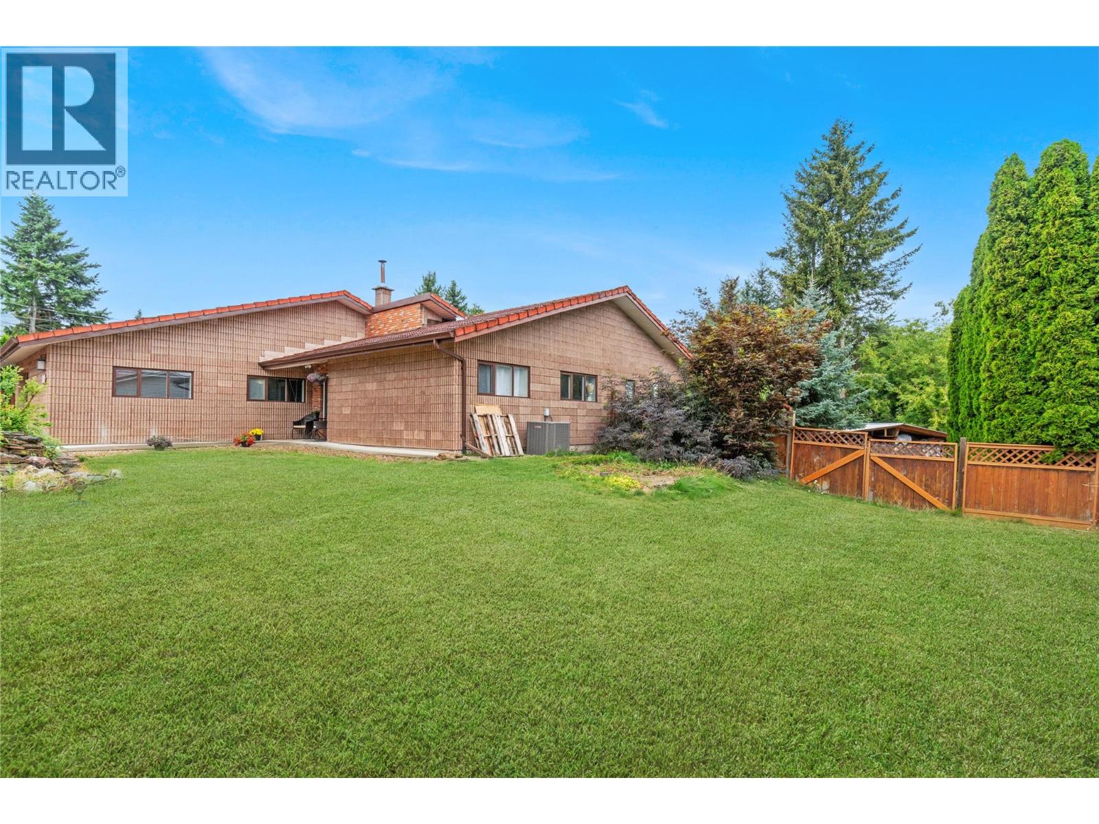 Photo 3 of 3111 5 Avenue Se, Salmon Arm BC
