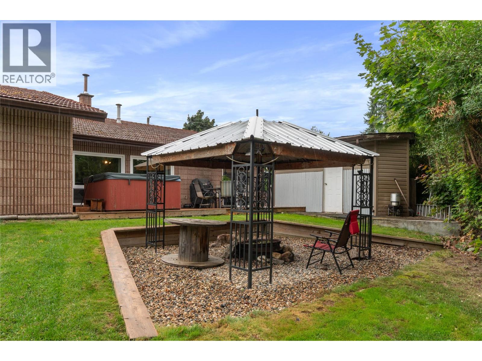 Photo 4 of 3111 5 Avenue Se, Salmon Arm BC