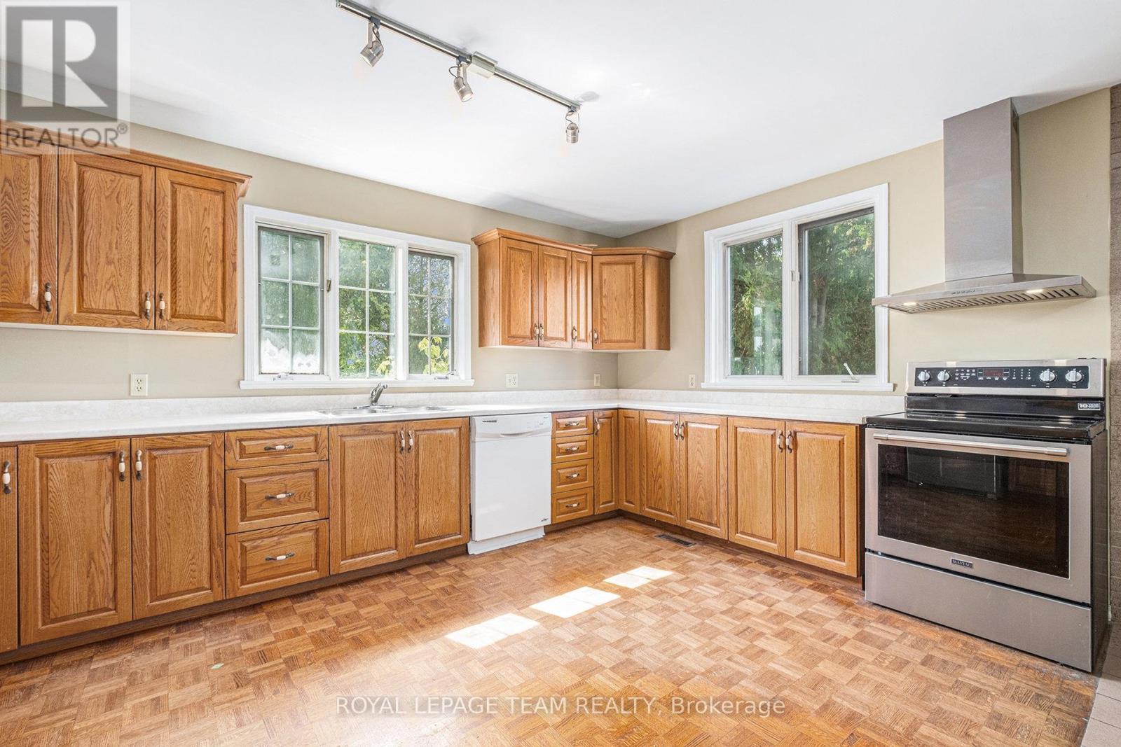 Photo 9 of 6109 Fourth Line Road W, Ottawa ON
