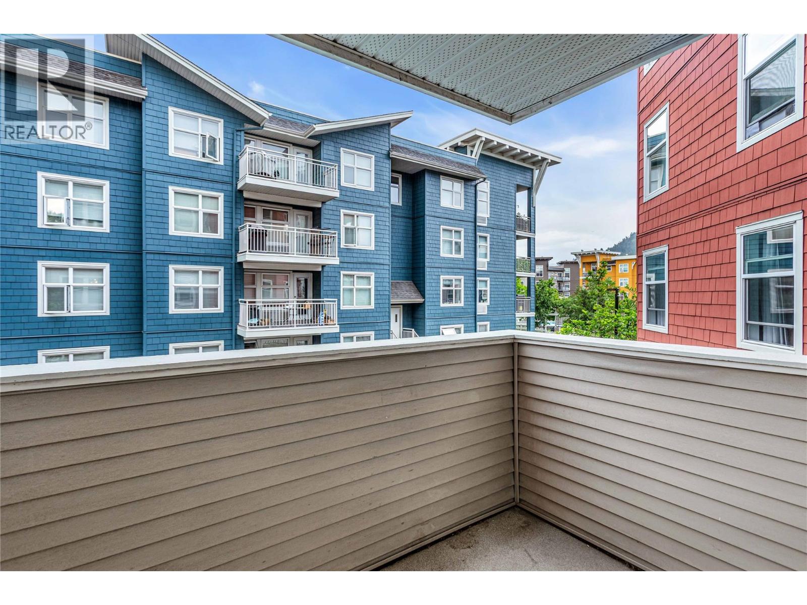 200 555 Yates Road, Kelowna