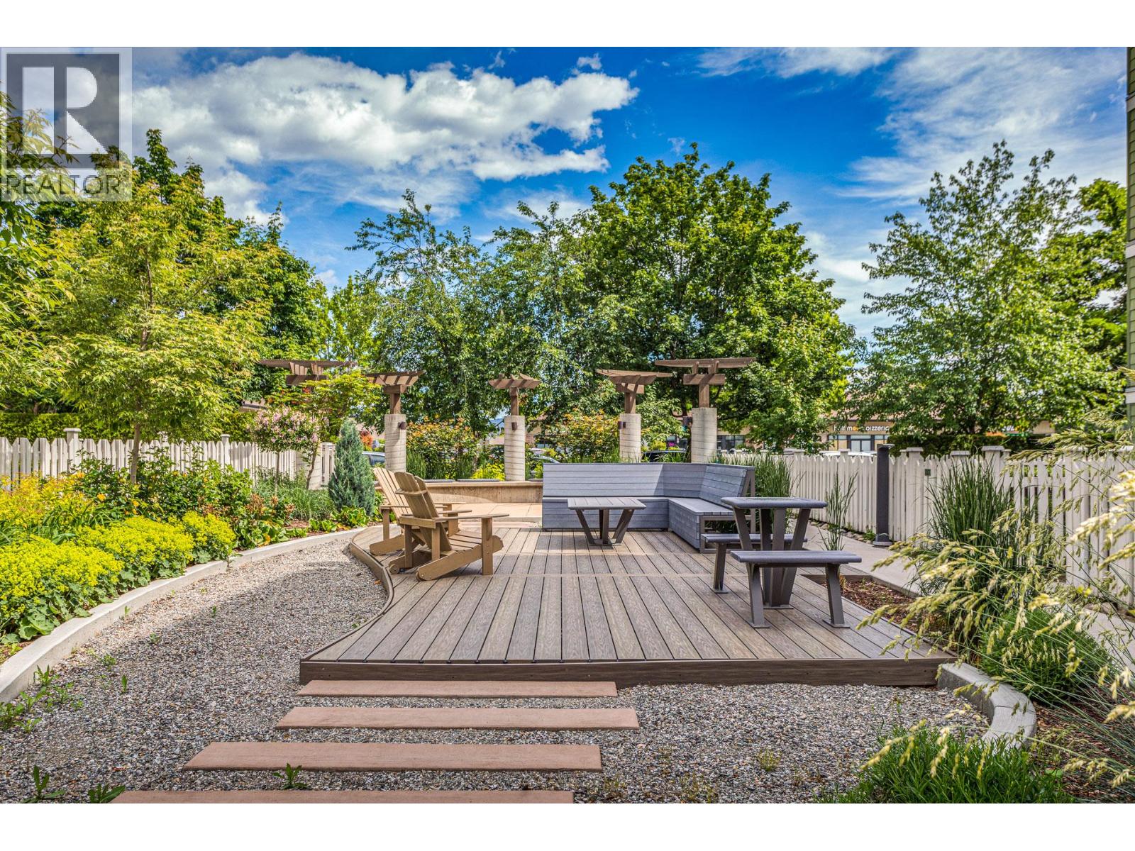 200 555 Yates Road, Kelowna
