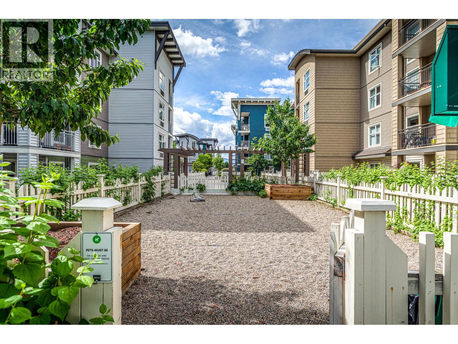 200 555 Yates Road, Kelowna
