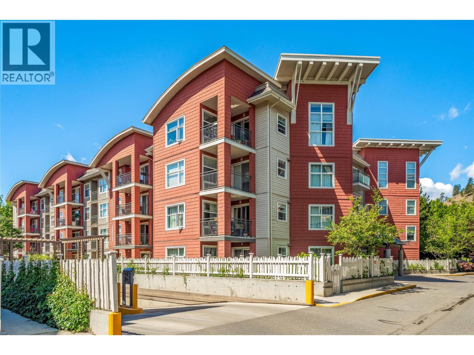 200 555 Yates Road, Kelowna