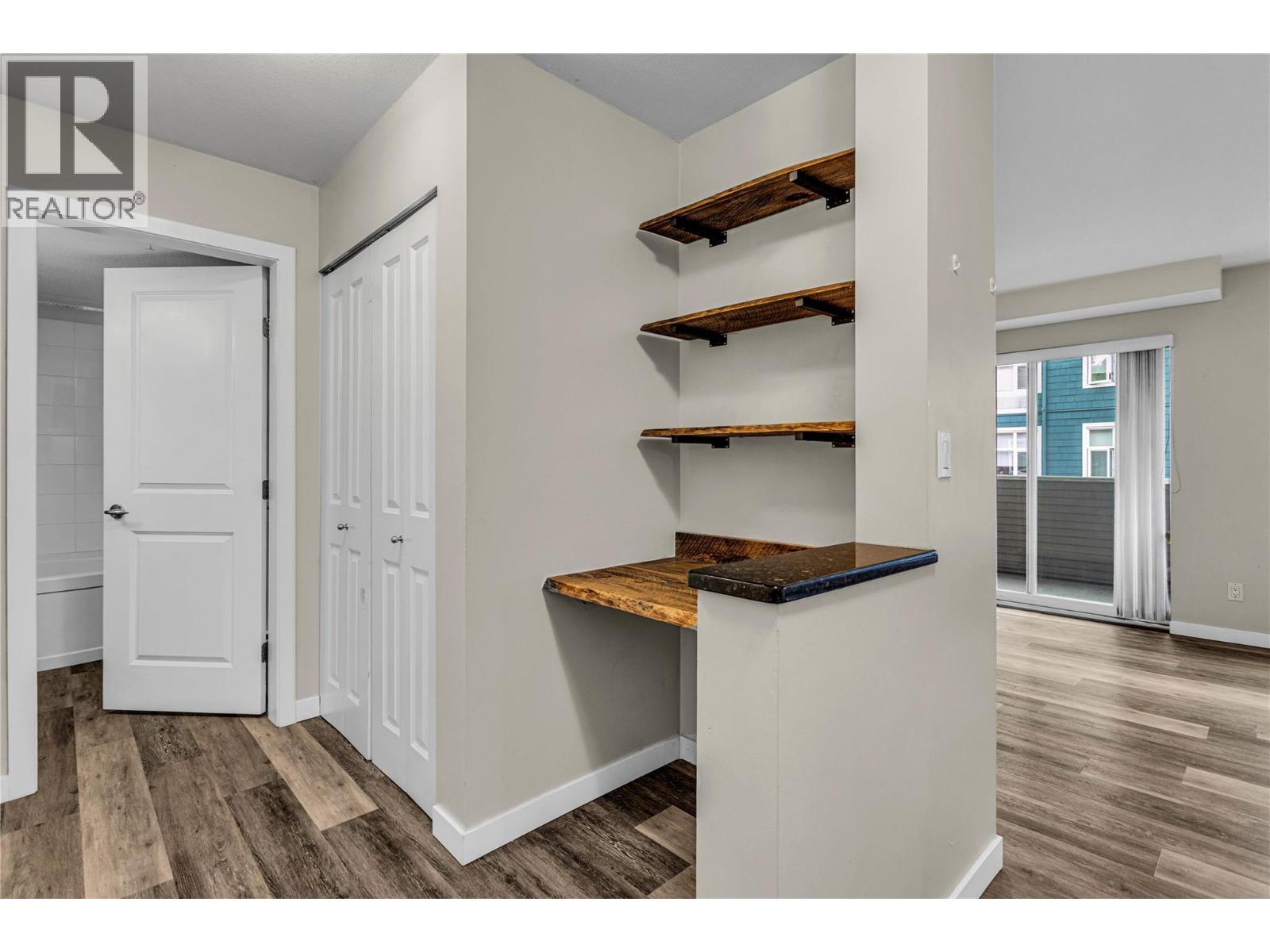 200 555 Yates Road, Kelowna