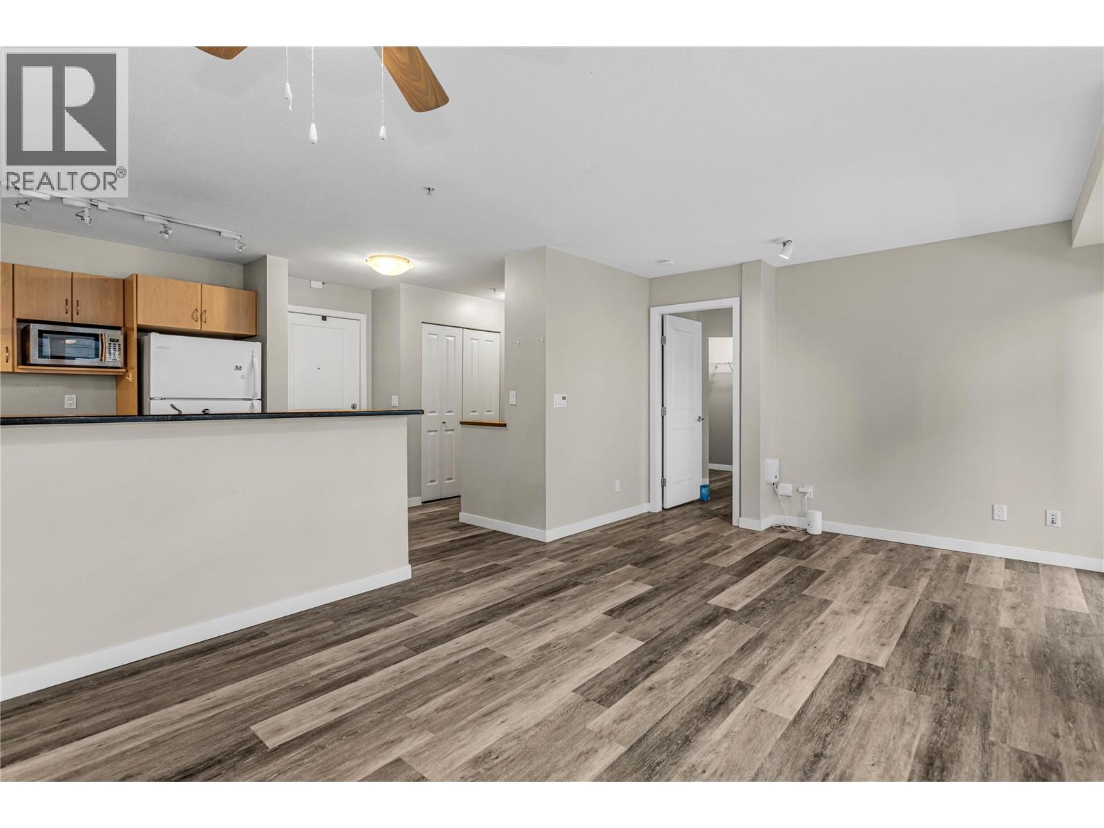 200 555 Yates Road, Kelowna