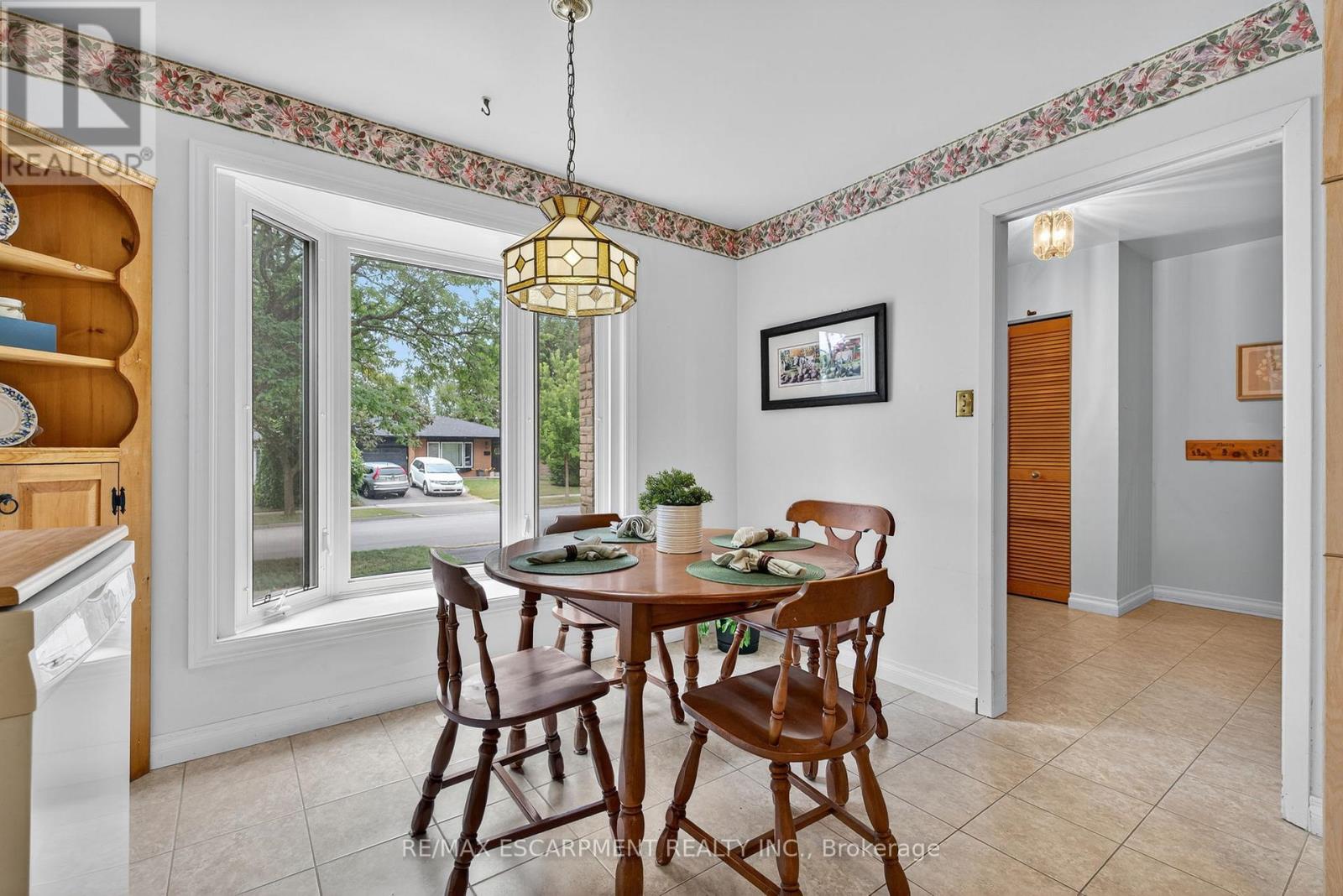 Photo 10 of 3084 Parkgate Crescent, Burlington ON