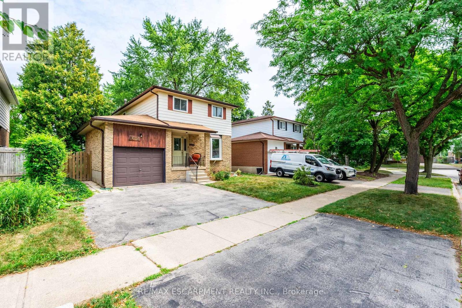 Photo 2 of 3084 Parkgate Crescent, Burlington ON