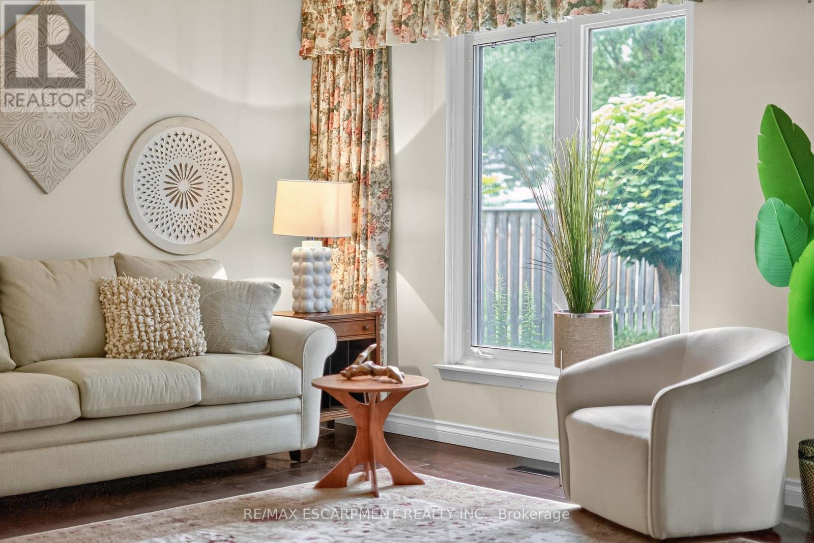 Photo 21 of 3084 Parkgate Crescent, Burlington ON