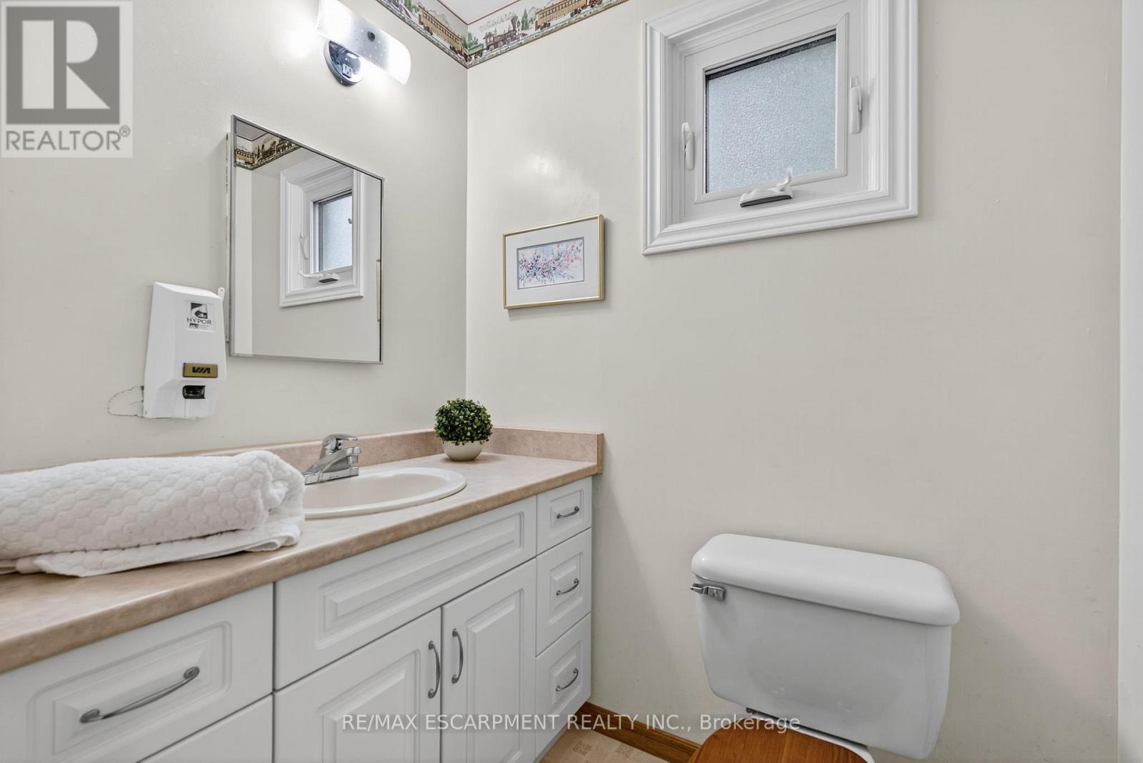 Photo 23 of 3084 Parkgate Crescent, Burlington ON