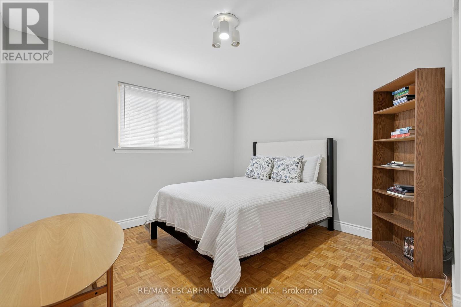 Photo 27 of 3084 Parkgate Crescent, Burlington ON