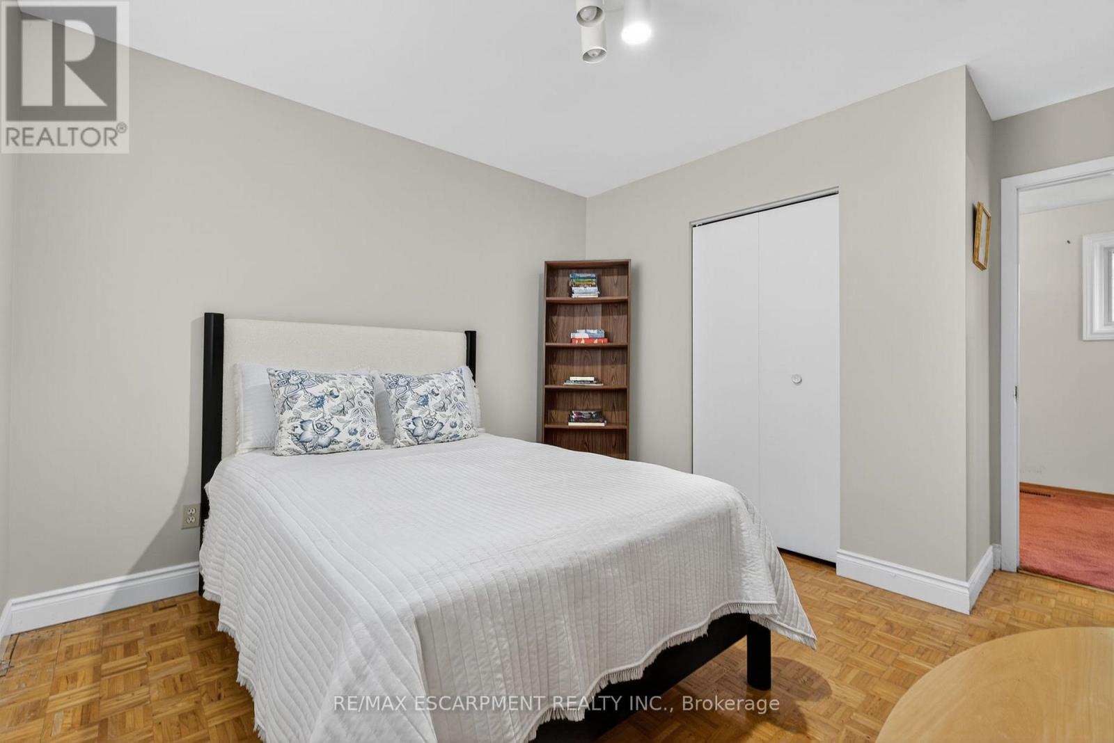 Photo 28 of 3084 Parkgate Crescent, Burlington ON
