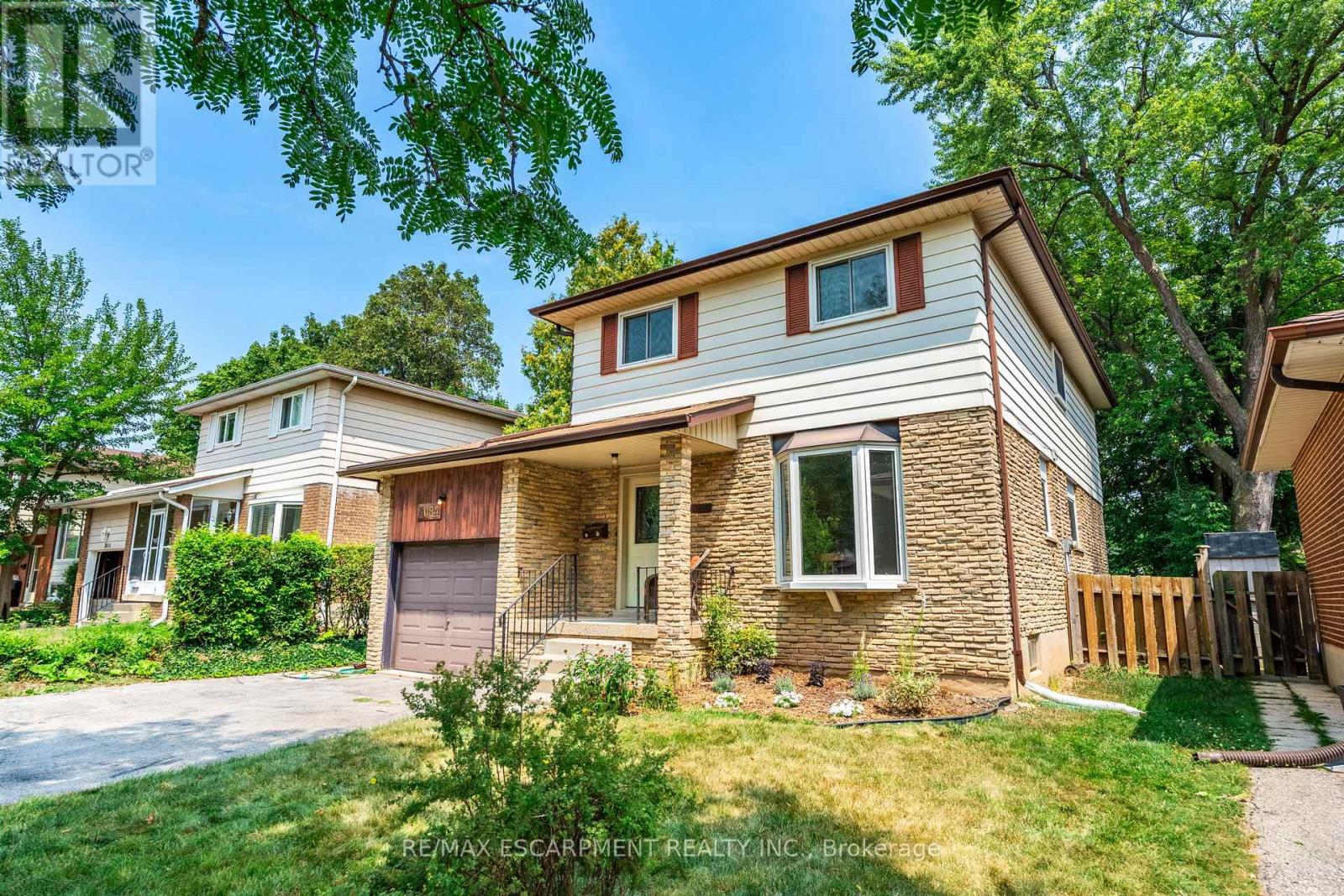 Photo 3 of 3084 Parkgate Crescent, Burlington ON