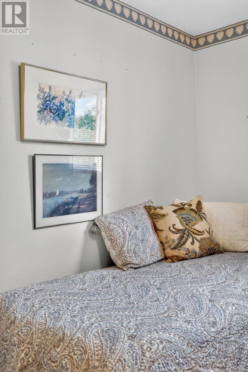 Photo 30 of 3084 Parkgate Crescent, Burlington ON
