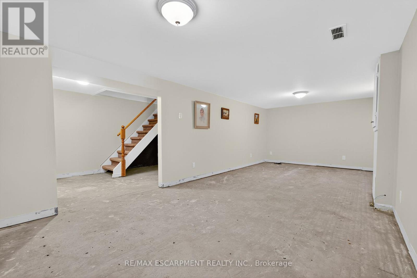 Photo 34 of 3084 Parkgate Crescent, Burlington ON