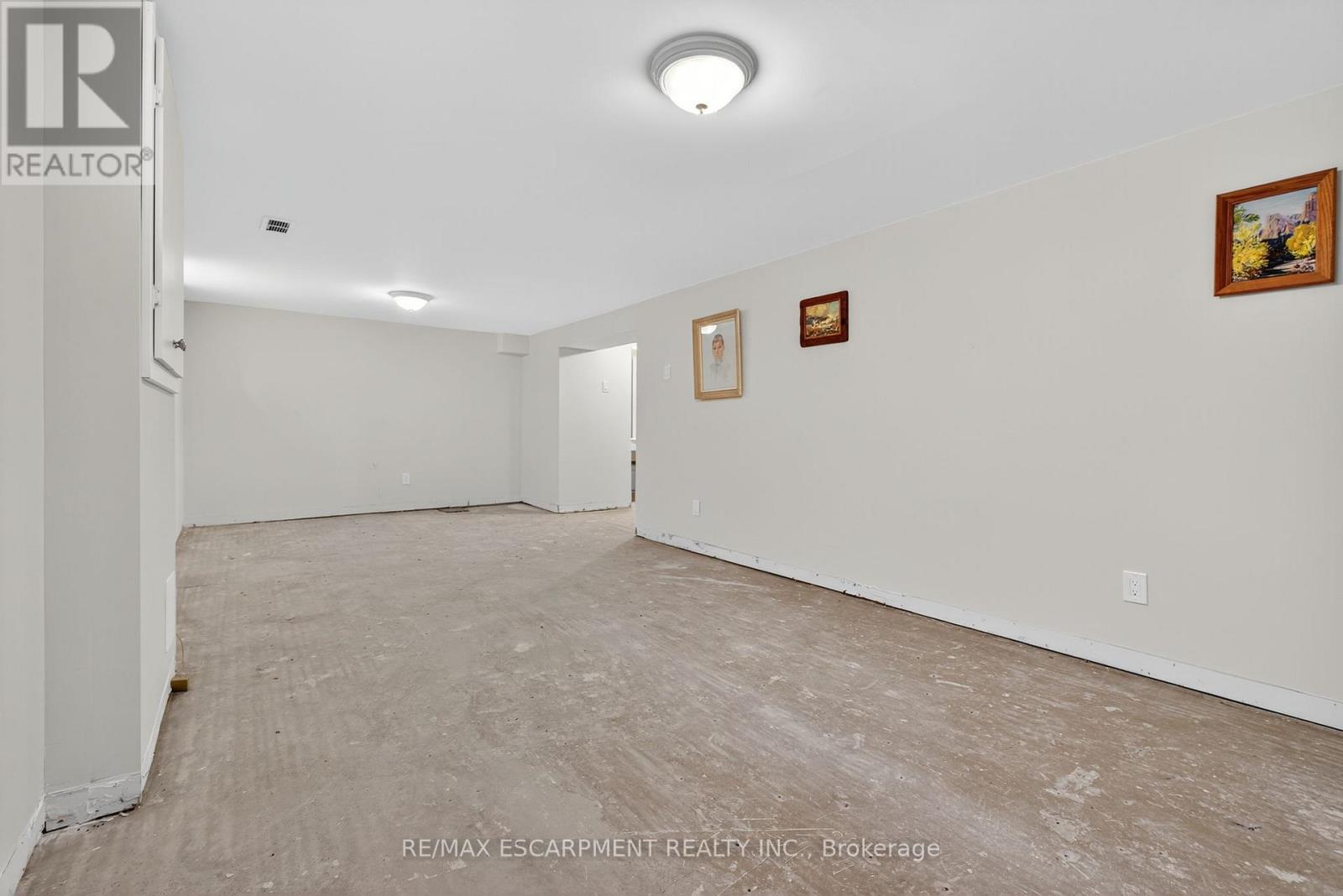 Photo 35 of 3084 Parkgate Crescent, Burlington ON